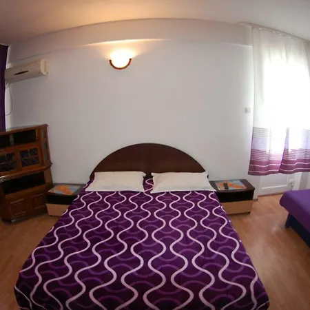 Apartament Flori شقة