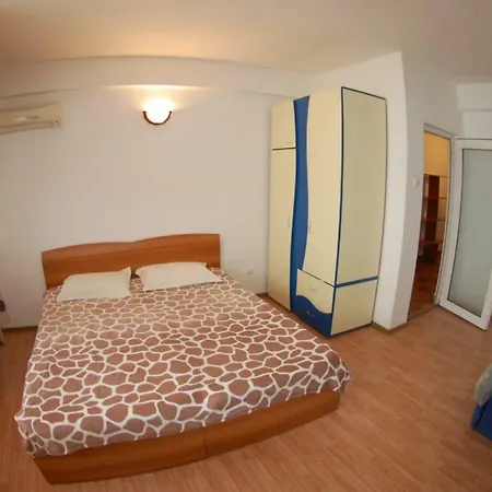 Apartament Flori شقة *
